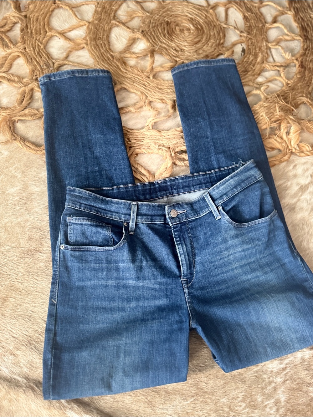 Levi's Women's Skinny Jeans in Medium Blue Wash